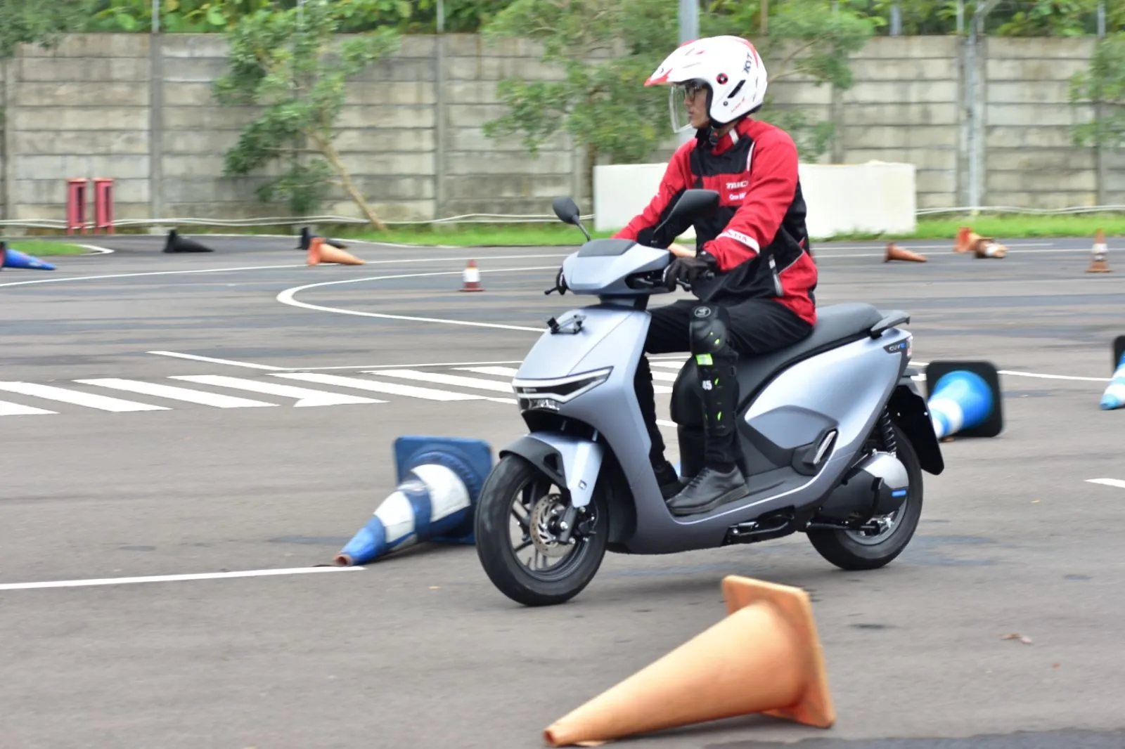 Tips #cari_aman Berkendera Motor Listrik