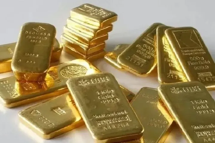 Harga Emas Rontok 3%, Seluruh Keuntungan Tahun 2026 Lenyap