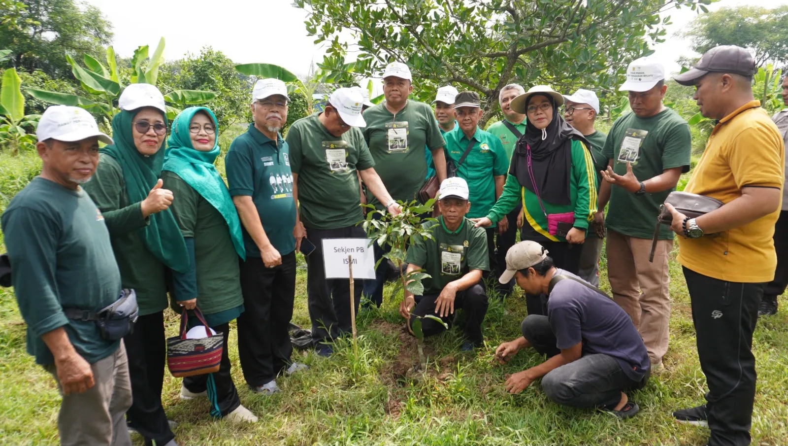 1.000 Pohon Khas Melayu Ditanam Di Bantaran Sungai Deli