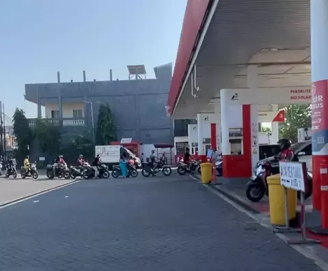 Harga Pertamax Naik Jadi Rp16.250 Per Liter, Warga Beralih Ke Pertalite