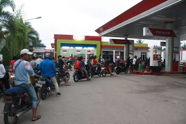Antrean Panjang Di SPBU Berpotensi Jadi Pemandangan Biasa