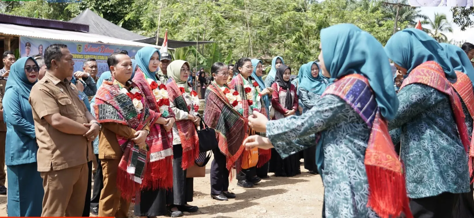 Tim Monitoring Provinsi Tinjau Desa Binaan PKK “Aku Hatinya” Di Padanglawas