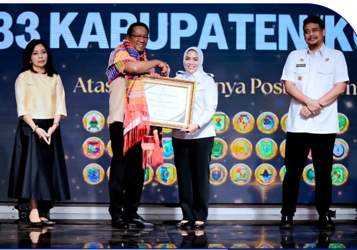 Menteri Hukum RI Beri Penghargaan Kepada Bupati Labuhanbatu