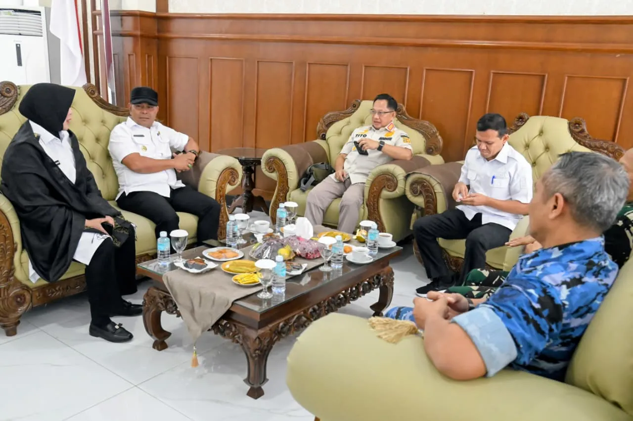 Syech Muharram Lepas Kepulangan Mendagri di Bandara SIM Aceh Besar
