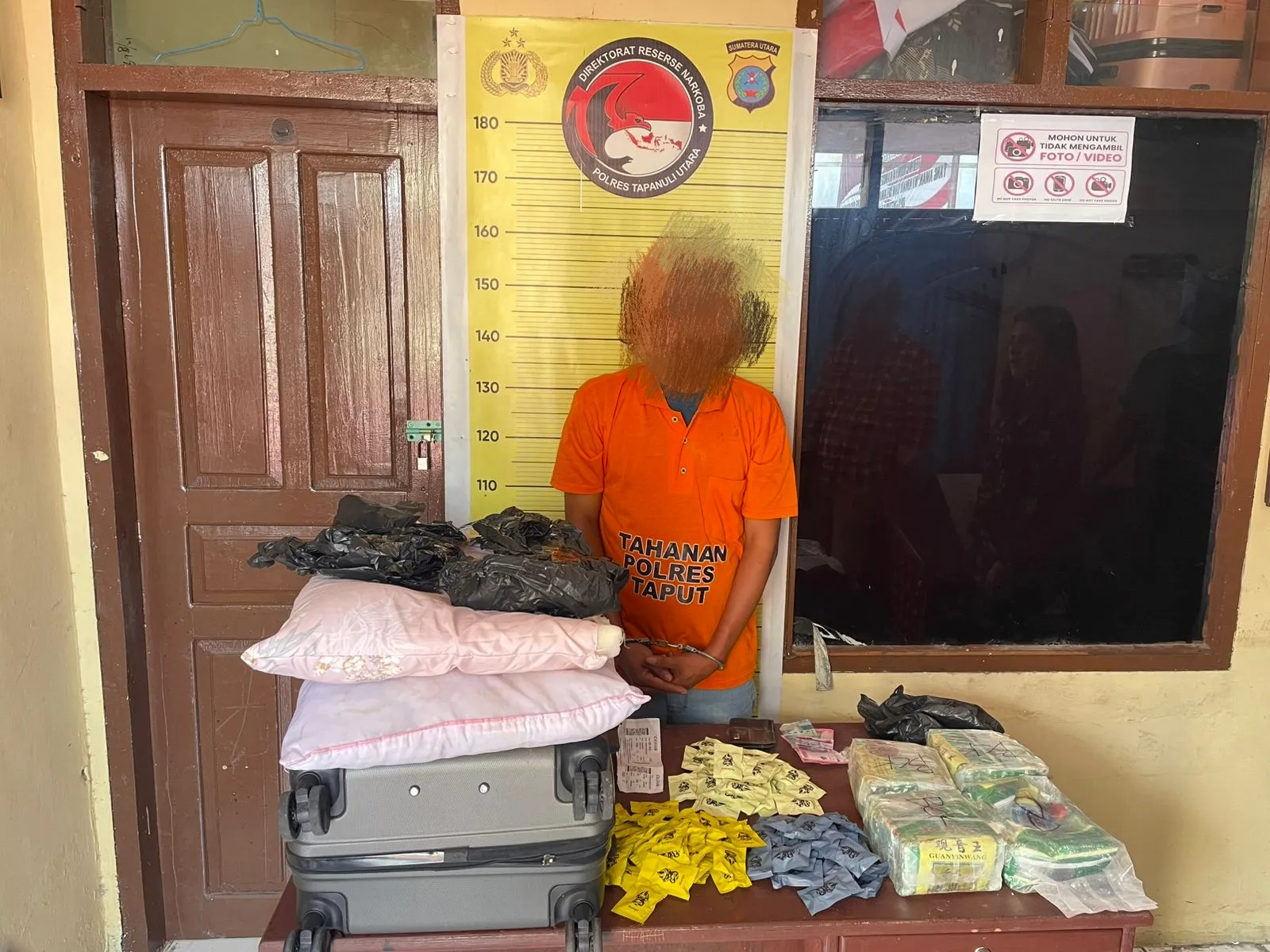 Polres Taput dan Bandara Silangit Gagalkan Pengiriman Diduga Narkotika ke Kalimantan