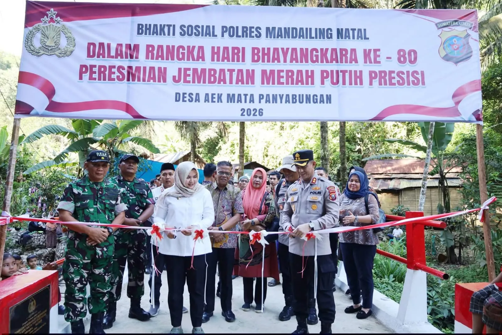 Wakil Bupati dan Kapolres Madina Resmikan Jembatan Merah Putih di Aek Mata