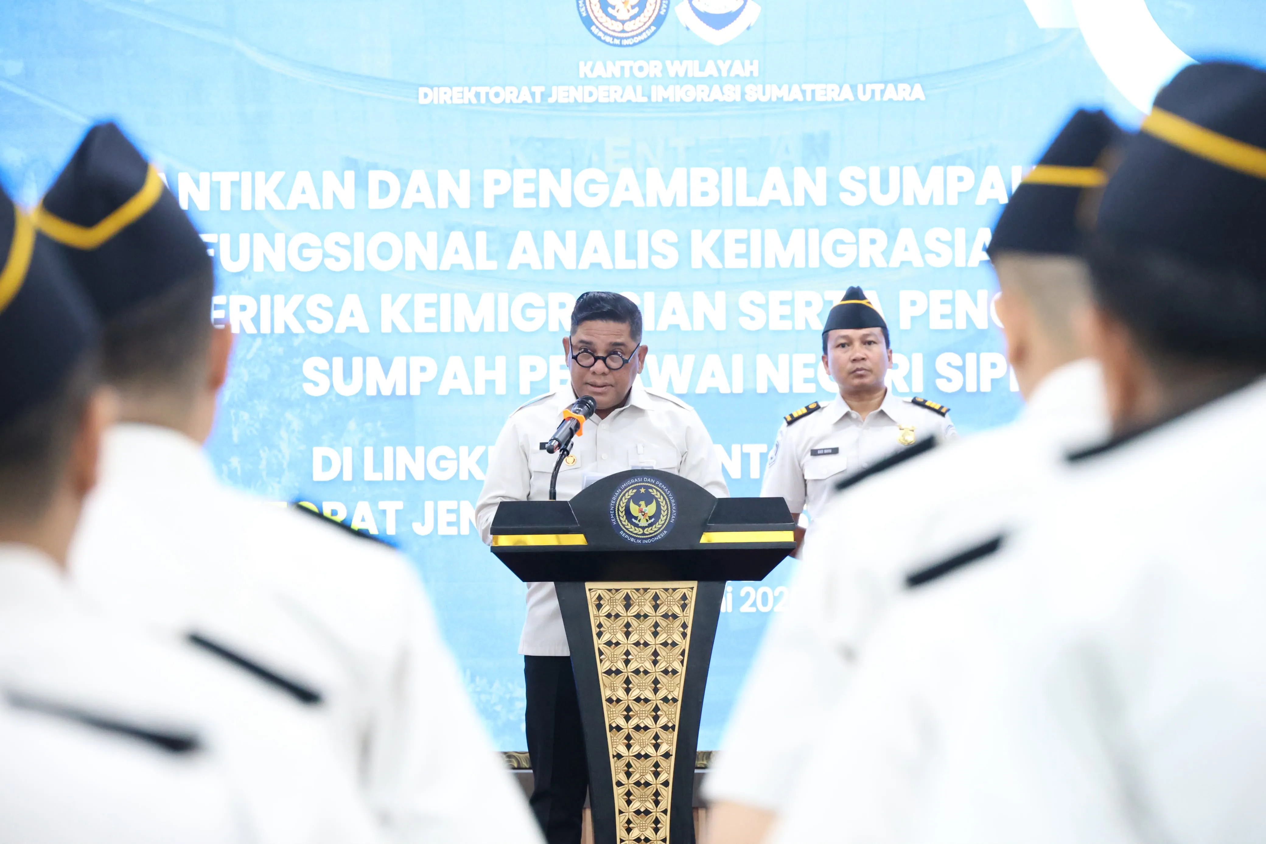 Lantik 17 Pejabat Fungsional dan 3 PNS, Kakanwil Imigrasi Sumut Sampaikan Pesan Penting