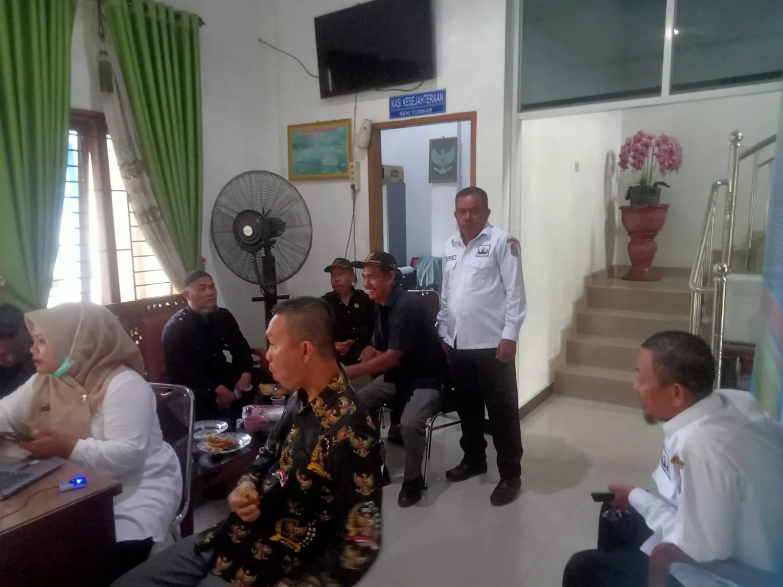 Perangkat Desa Pasar V Kebun Kelapa Tingkatkan Pelayanan Masyarakat