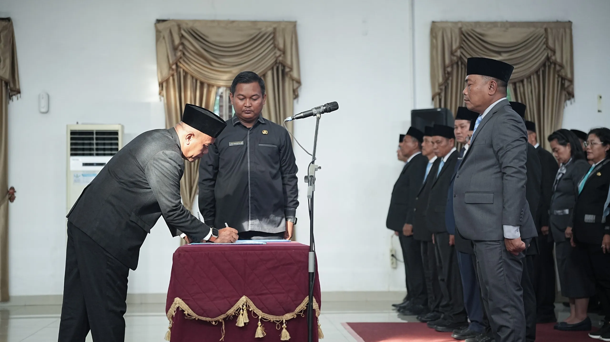 Wabup Deliserdang Lom Lom Suwondo Lantik 23 Pejabat Administrator dan Pengawas