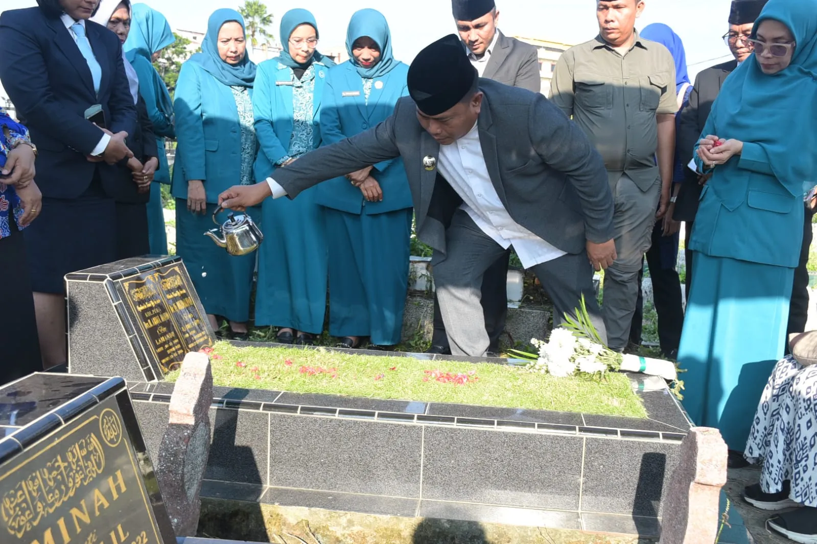 Sambut HUT ke-80 Deliserdang, Wabup dan Sekda Ziarah Makam Mantan Bupati