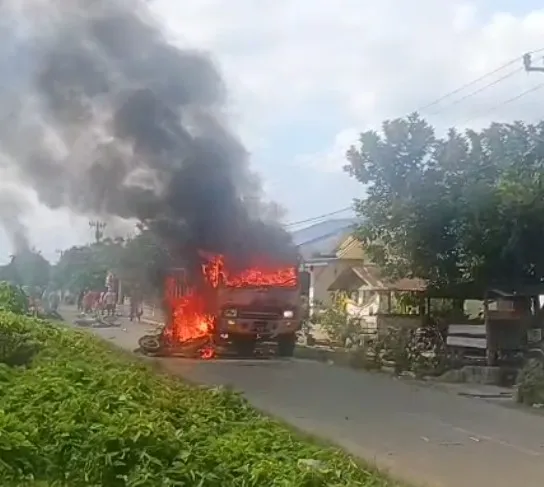 Bentrok Sengketa Lahan di Sergai, 27 Sepeda Motor dan Truk Fuso Dibakar Massa