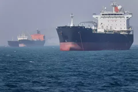 Kapal Tanker Saudi Diserang, Harga Minyak Tembus US$100
