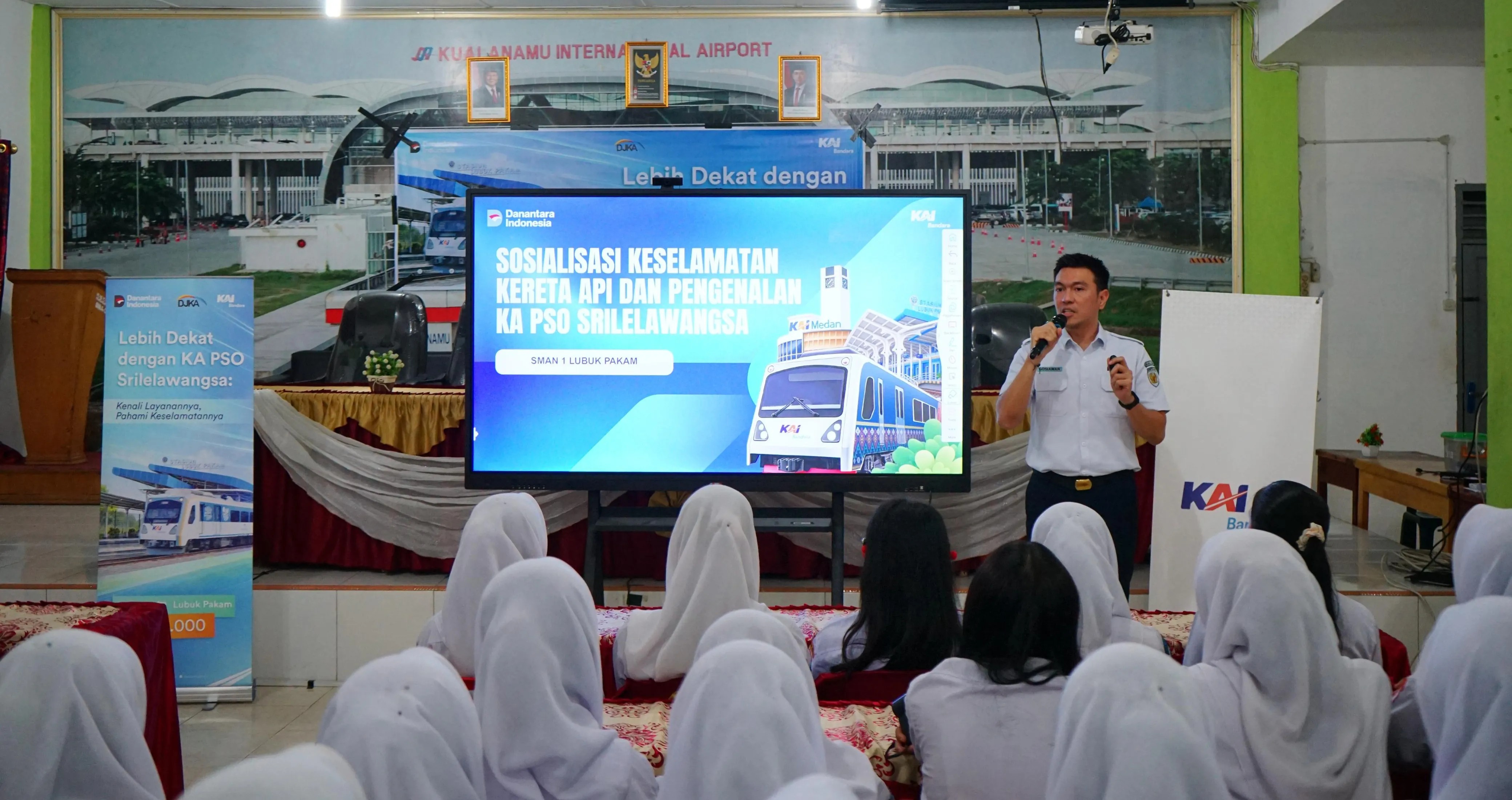 KAI Bandara Edukasi 150 Pelajar SMA Negeri 1 Lubuk Pakam Tentang Keselamatan Perkeretaapian