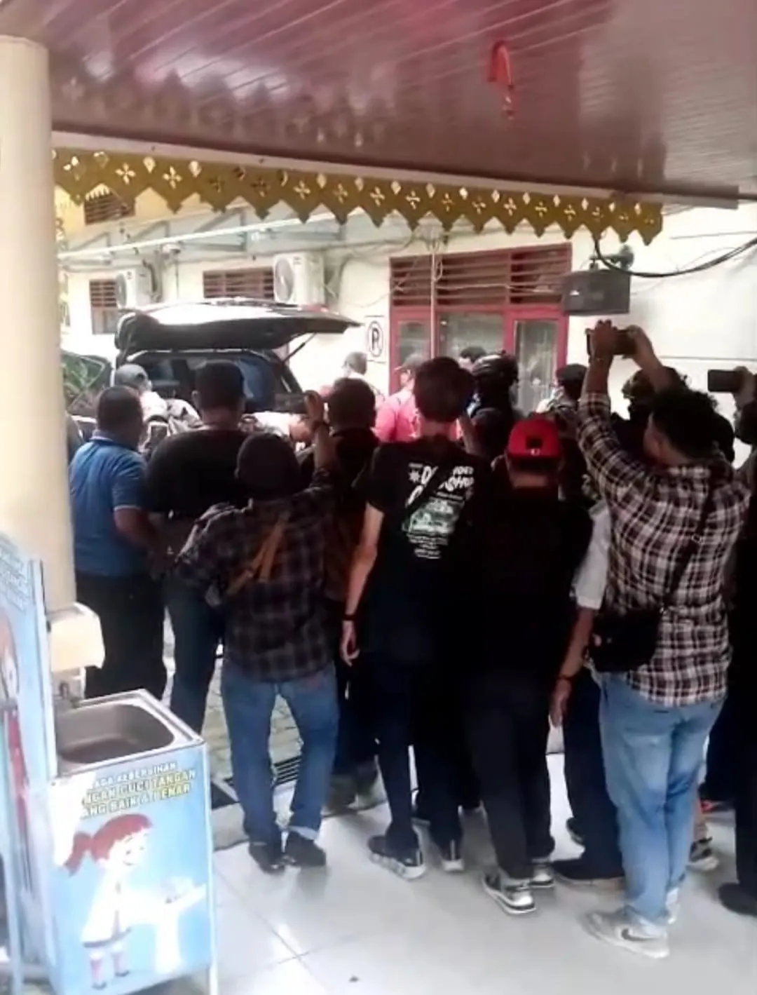 KPK Geledah Kantor Disdik, Ruang Kerja Bupati dan Dinas PUTR Langkat