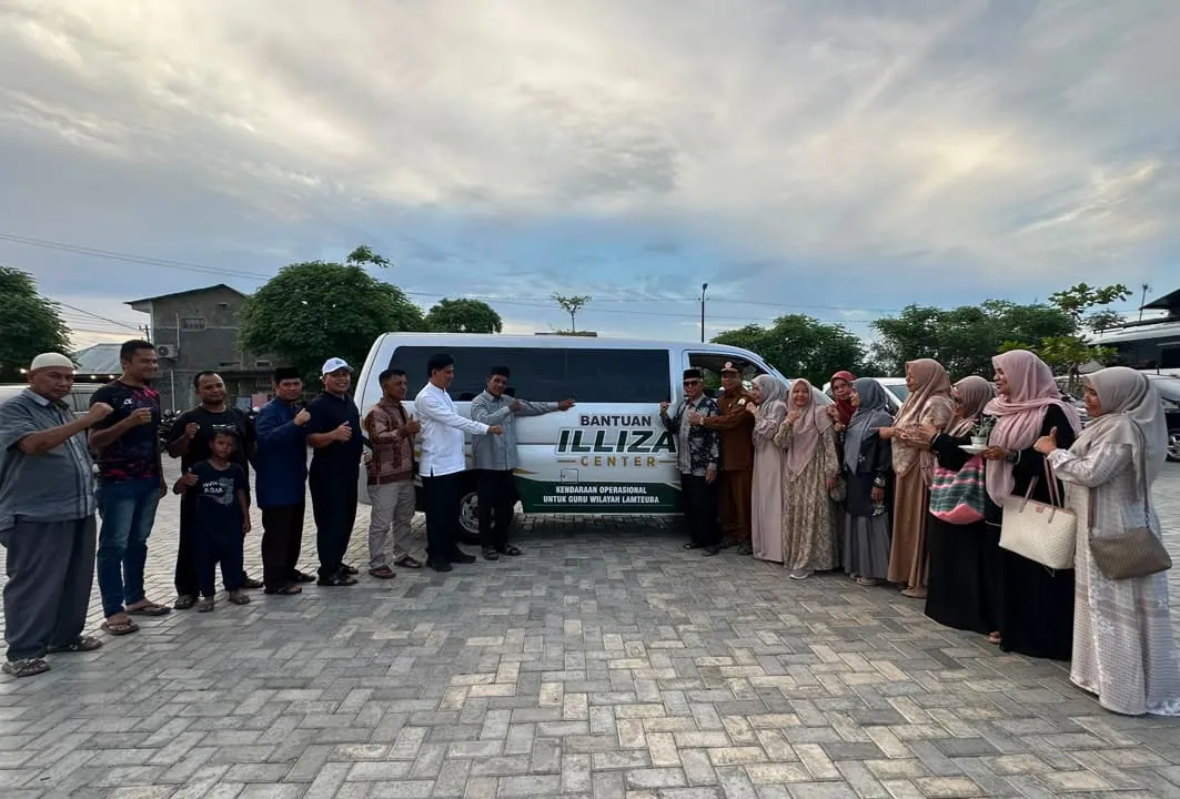 Yayasan Illiza Center Serahkan Mobil Operasional untuk Guru Lamteuba