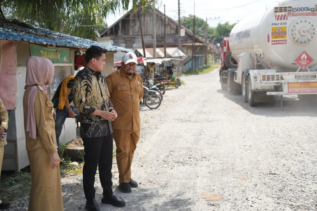 Ricky Anthony Ajak OPD Tinjau Jalan Provinsi di Pangkalansusu