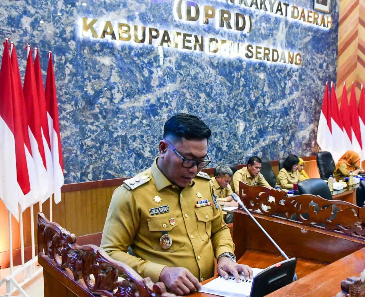 Lom Lom Suwondo Sampaikan Penjelasan Bupati Atas Ranperda Pertanggungjawaban APBD 2025