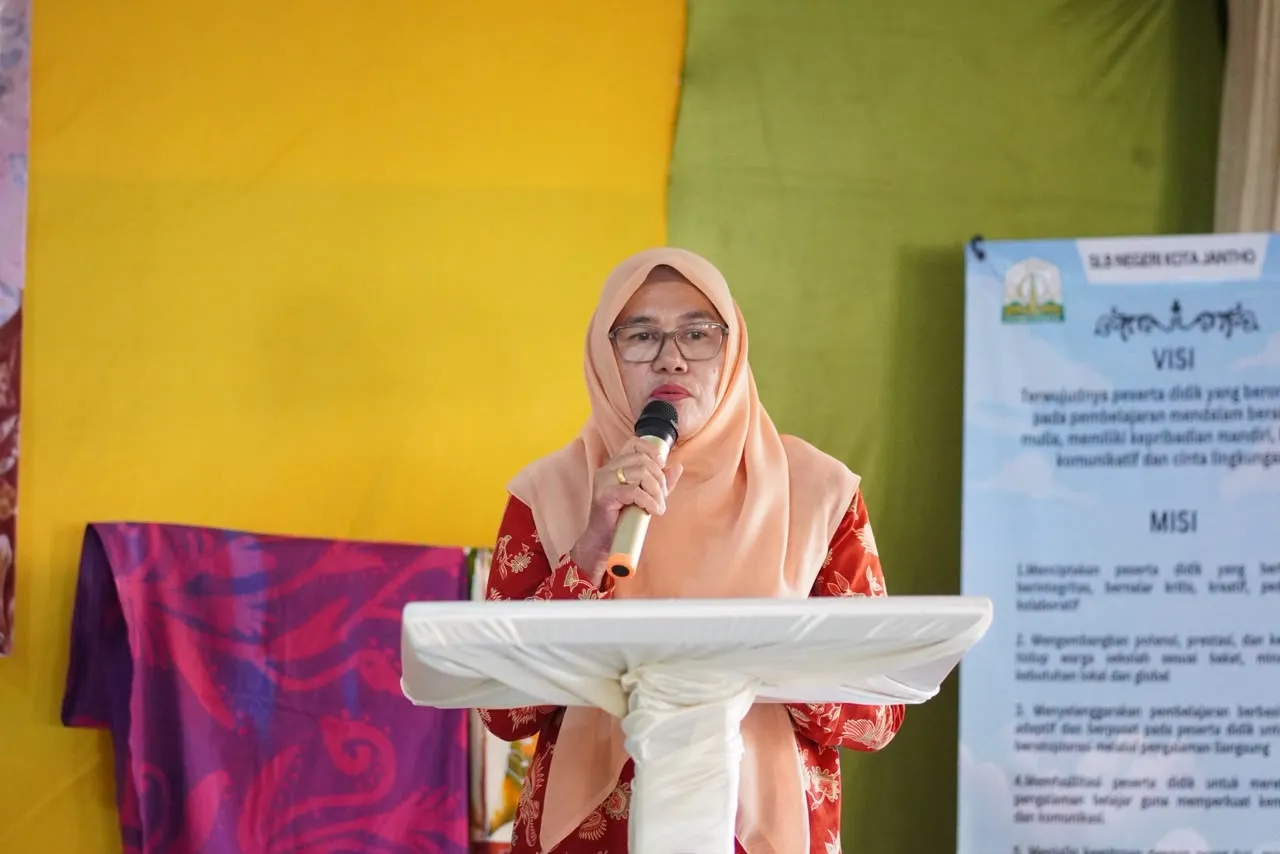 Lewat Program Literasi Praktis, Ketua DWP Aceh Besar Dorong Semangat Belajar Murid SLB Kota Jantho