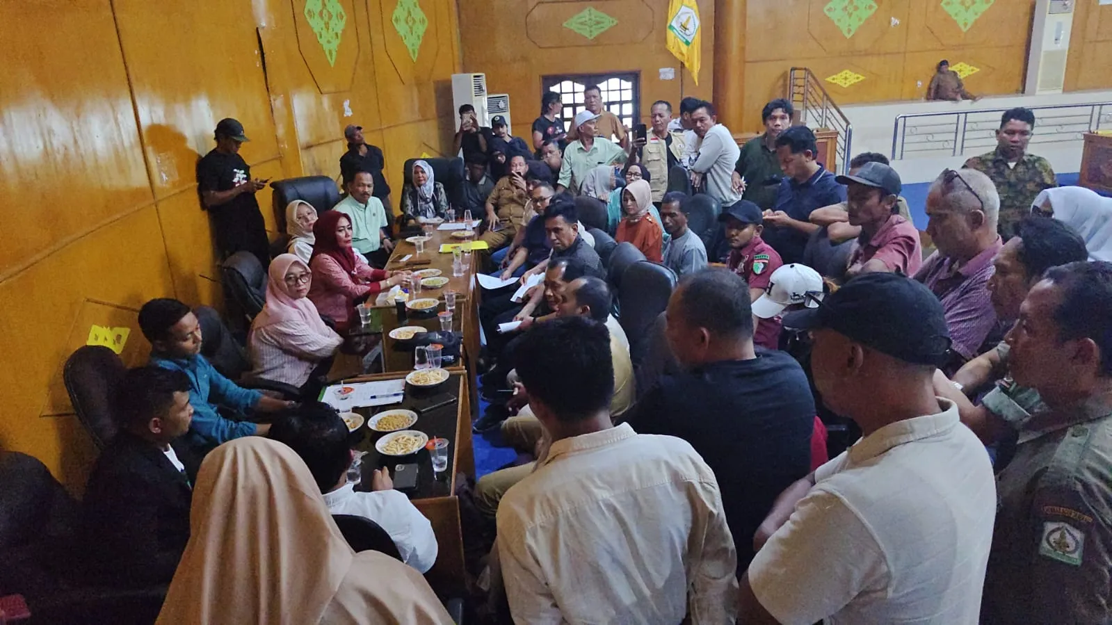 DPRK Aceh Tamiang Tegaskan PT SMI Cabut Pagar Tiang Beton di Pinggir Jalan