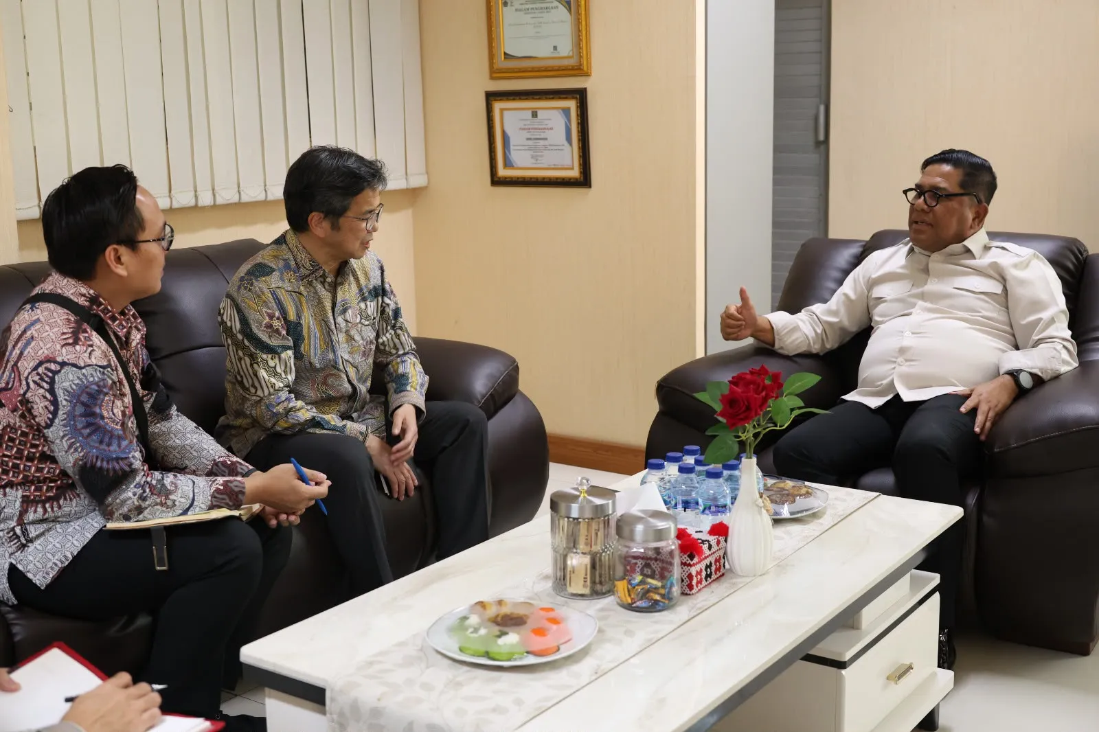 Gulung Sindikat Love Scam, Jajaran Imigrasi Sumut Terima Penghargaan dari Konjen Jepang