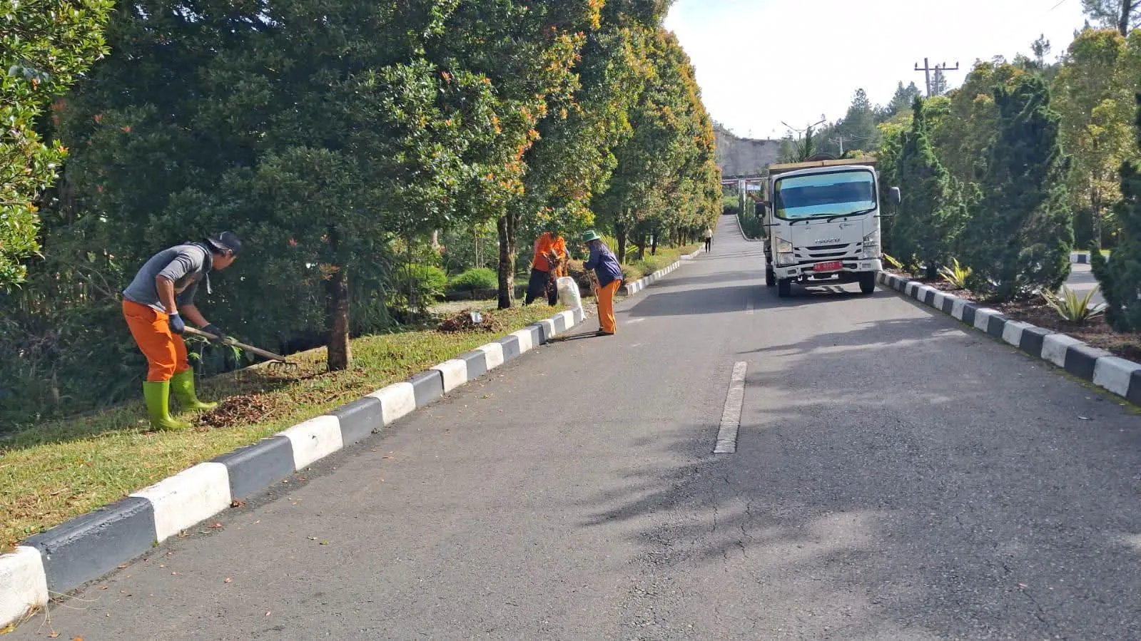 Gotong Royong Serentak Sambut HUT ke-23 Humbahas