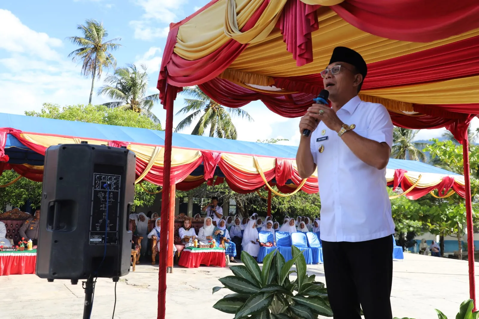 Bupati Tapsel Ajak Perangi 3 Masalah Rakyat