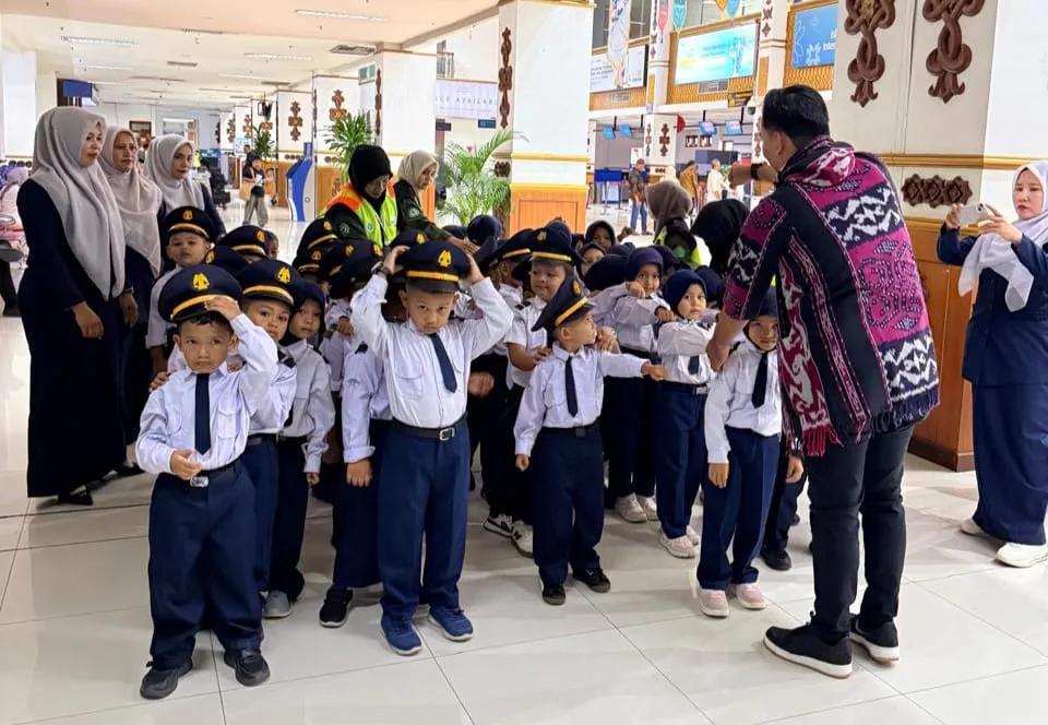 Bandara SIM Kenalkan Dunia Penerbangan Bagi Siswa TK Akadyasa