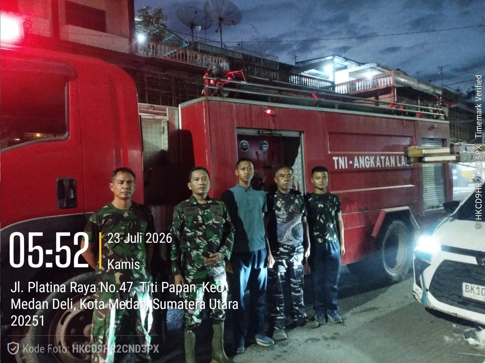 Prajurit Kodaeral I Tembus Fajar Padamkan Kebakaran di Medan Deli