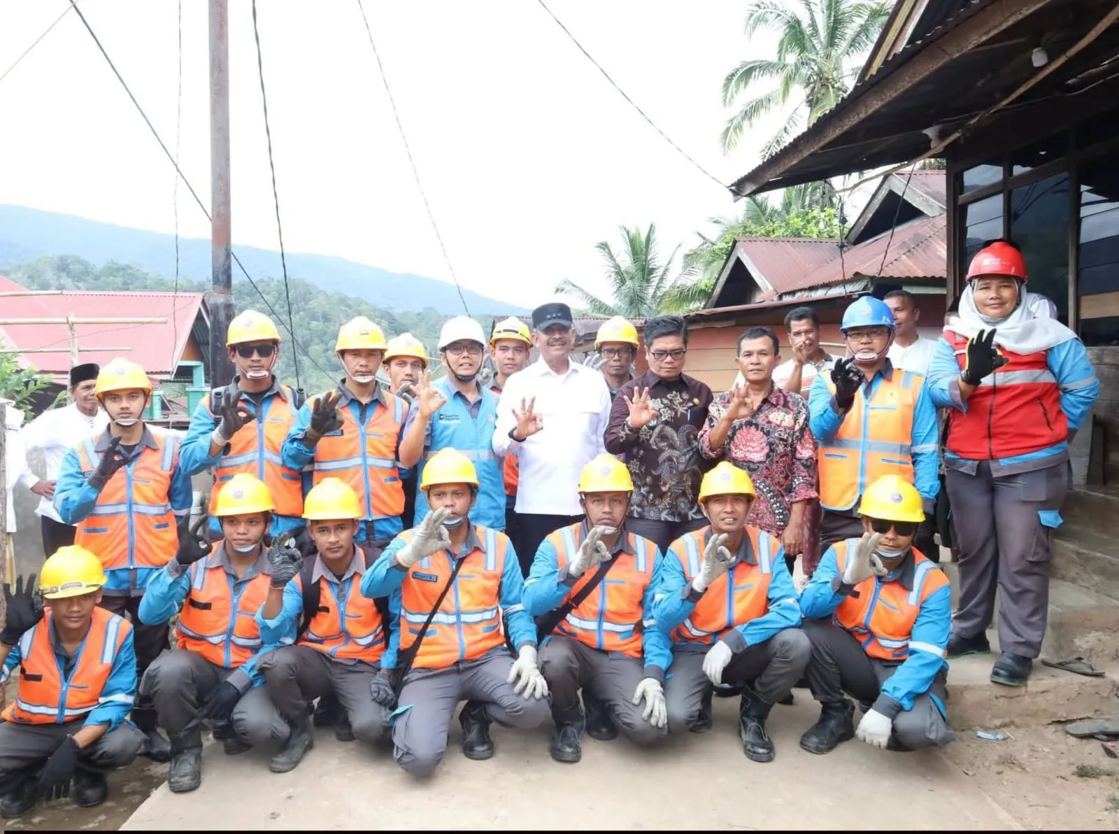 PLN Masuk Desa Patialo, Bupati Madina Ungkap Target untuk Desa Lain