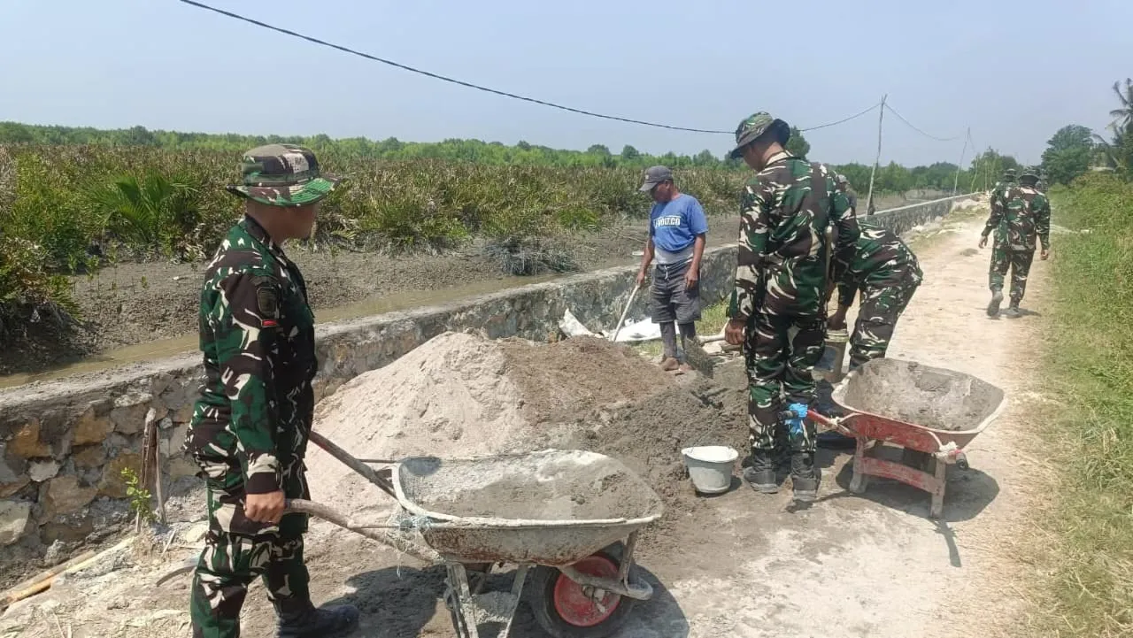 Semangat Satgas TMMD Ke-129 Kodim 0208/Asahan Pacu Pembangunan Turap di Desa Kapal Merah