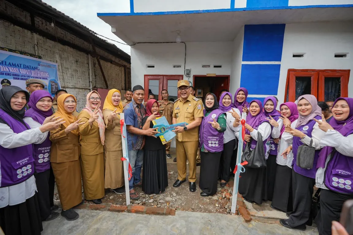 Rumah Layak Huni Diserahkan, Darson Tarigan Tak Kuasa Menahan Haru