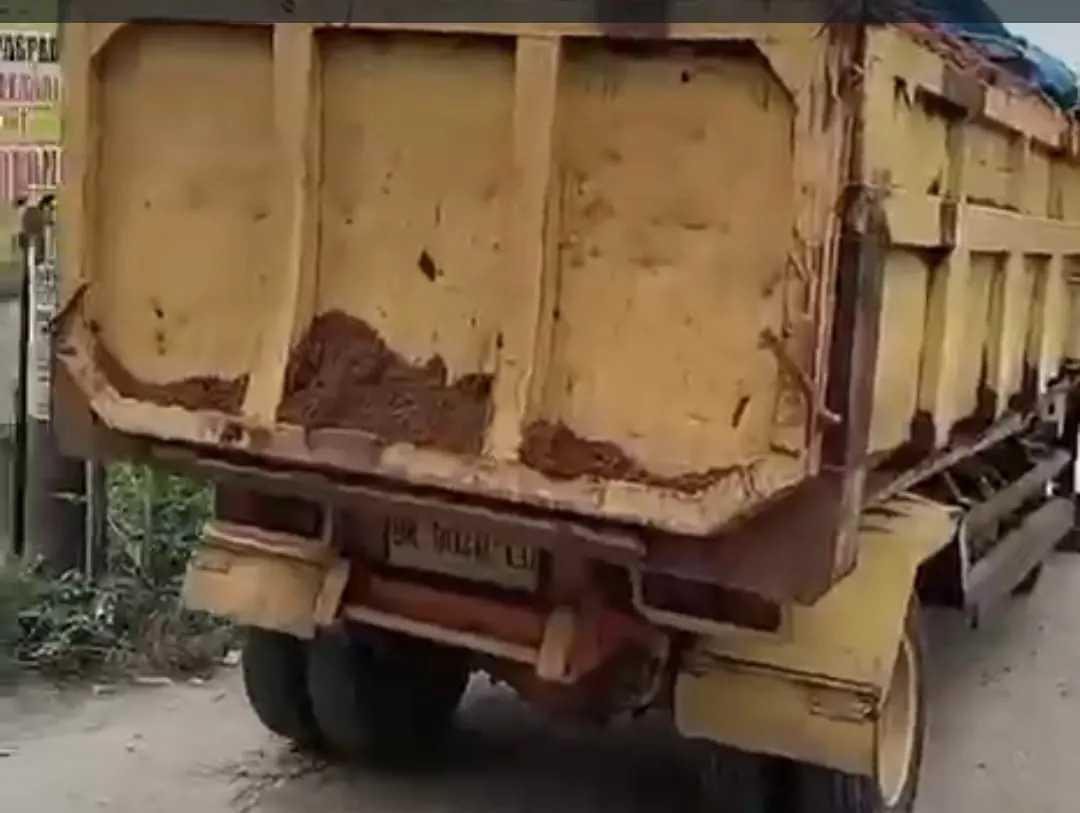 Warga Tualang Hadang Truk Tanah Urug, Desak Penertiban Galian C Diduga Tak Berizin