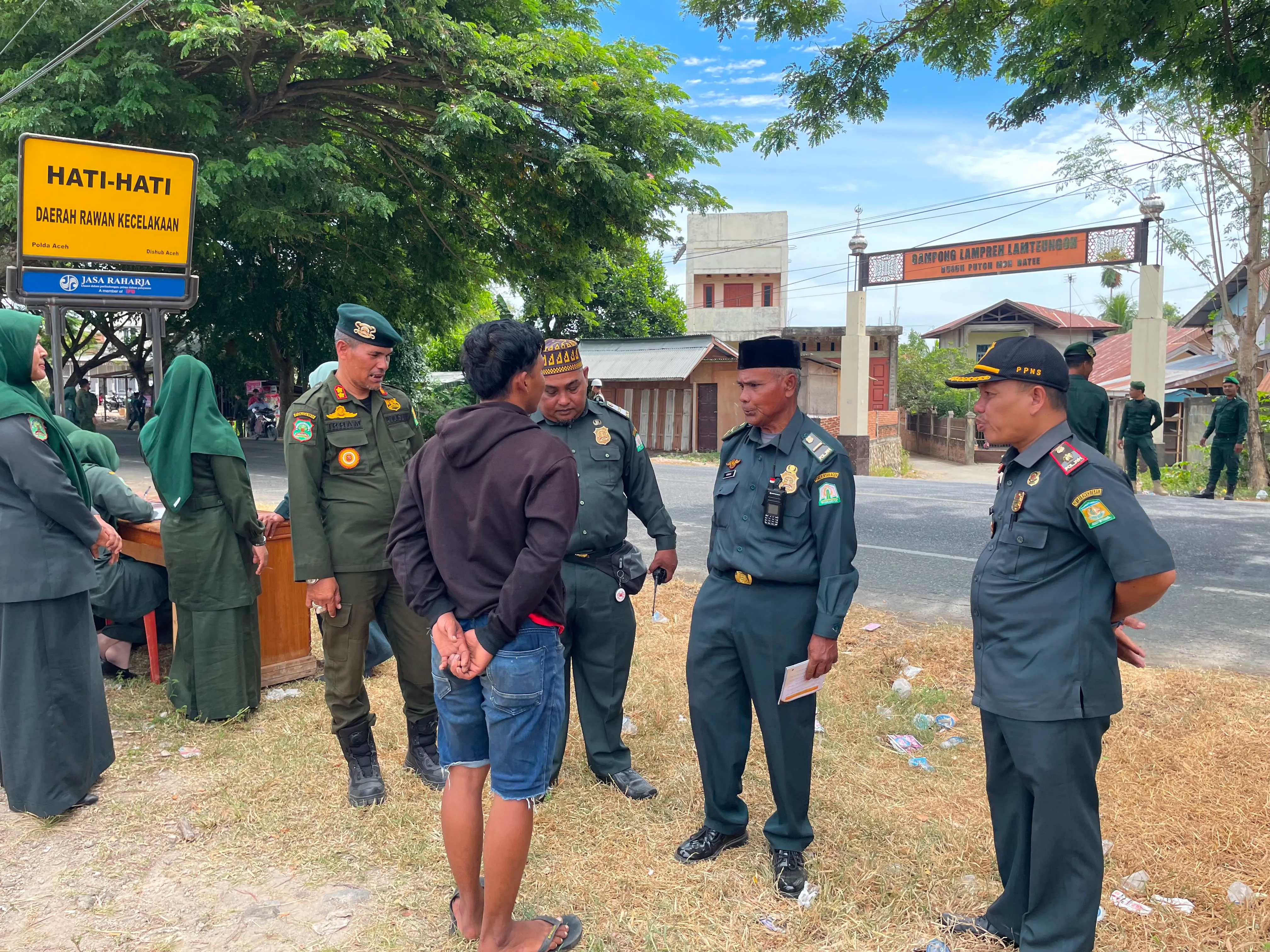 Satpol PP dan WH Aceh Besar Gelar Razia Gabungan Busana Islami
