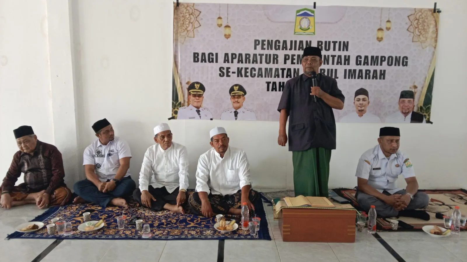 Camat Darul Imarah Gelar Pengajian Rutin Aparatur Gampong