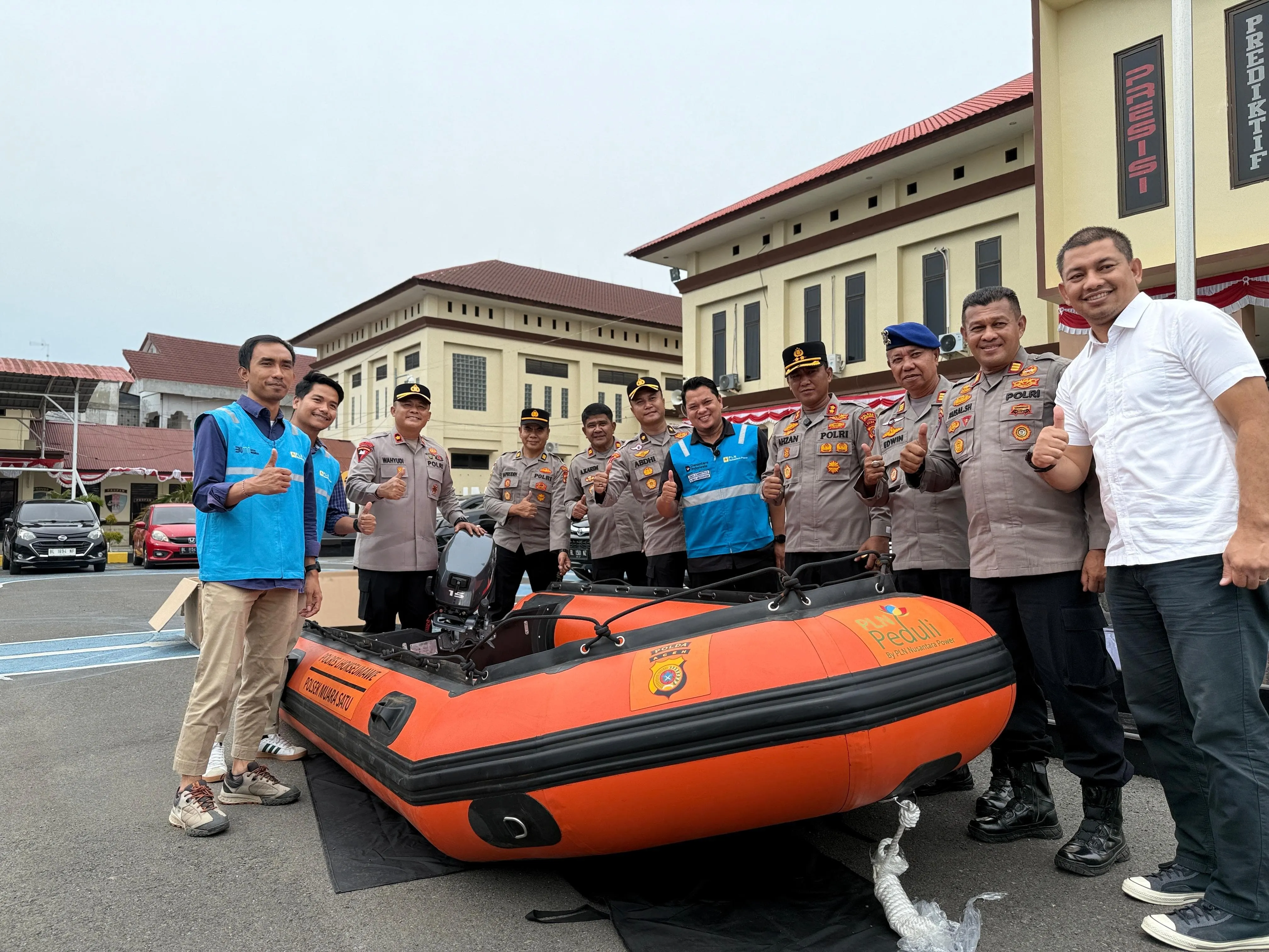 Siaga Banjir, PLN Nusantara Power UP Arun Bantu Perahu Karet untuk Polres Lhokseumawe
