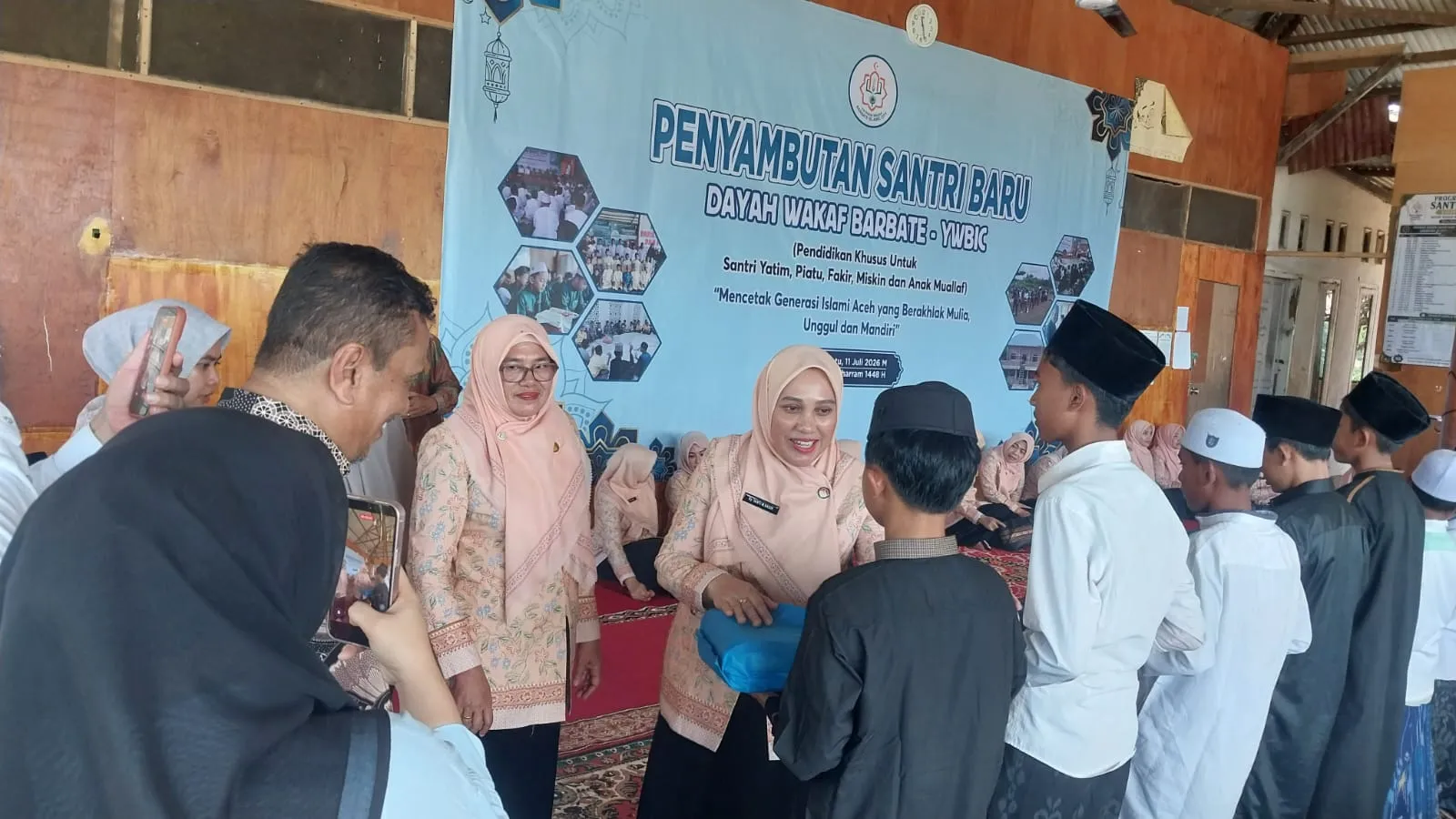 Ketua DWP Aceh Peringati HAN ke-42 Dengan Bakti Sosial dan Edukasi PHBS di Dayah Wakaf Barbate Islamic City