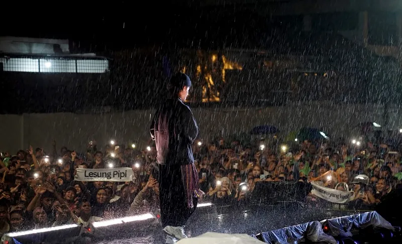 10 Ribu Pengunjung Padati PRSU, Raim Laode Hibur Penonton Di Tengah Guyuran Hujan