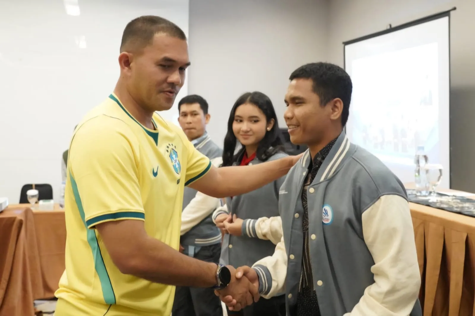 Kadisdik Sumut Lepas Siswa Ikuti LKS Tingkat Nasional
