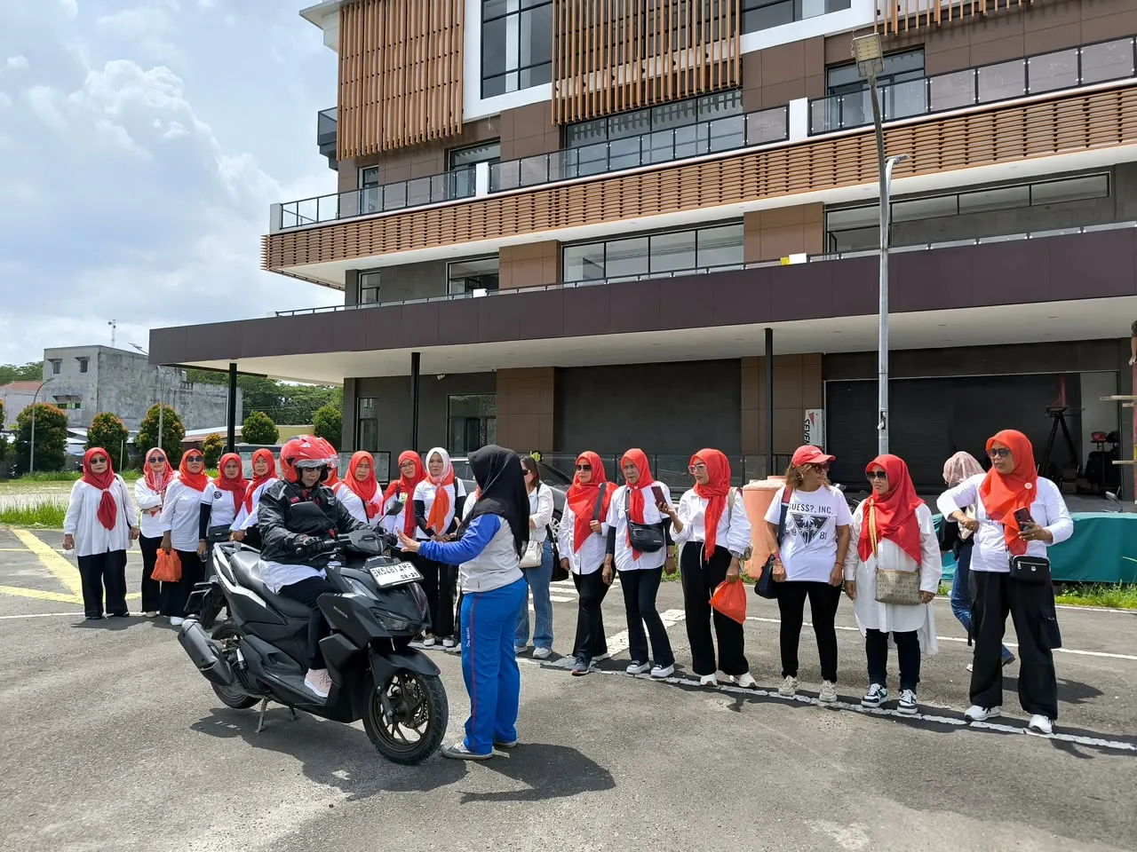 Tak Cuma Rutin Berolahraga, Para Ibu Juga Siap Jadi Pelopor #cari_aman