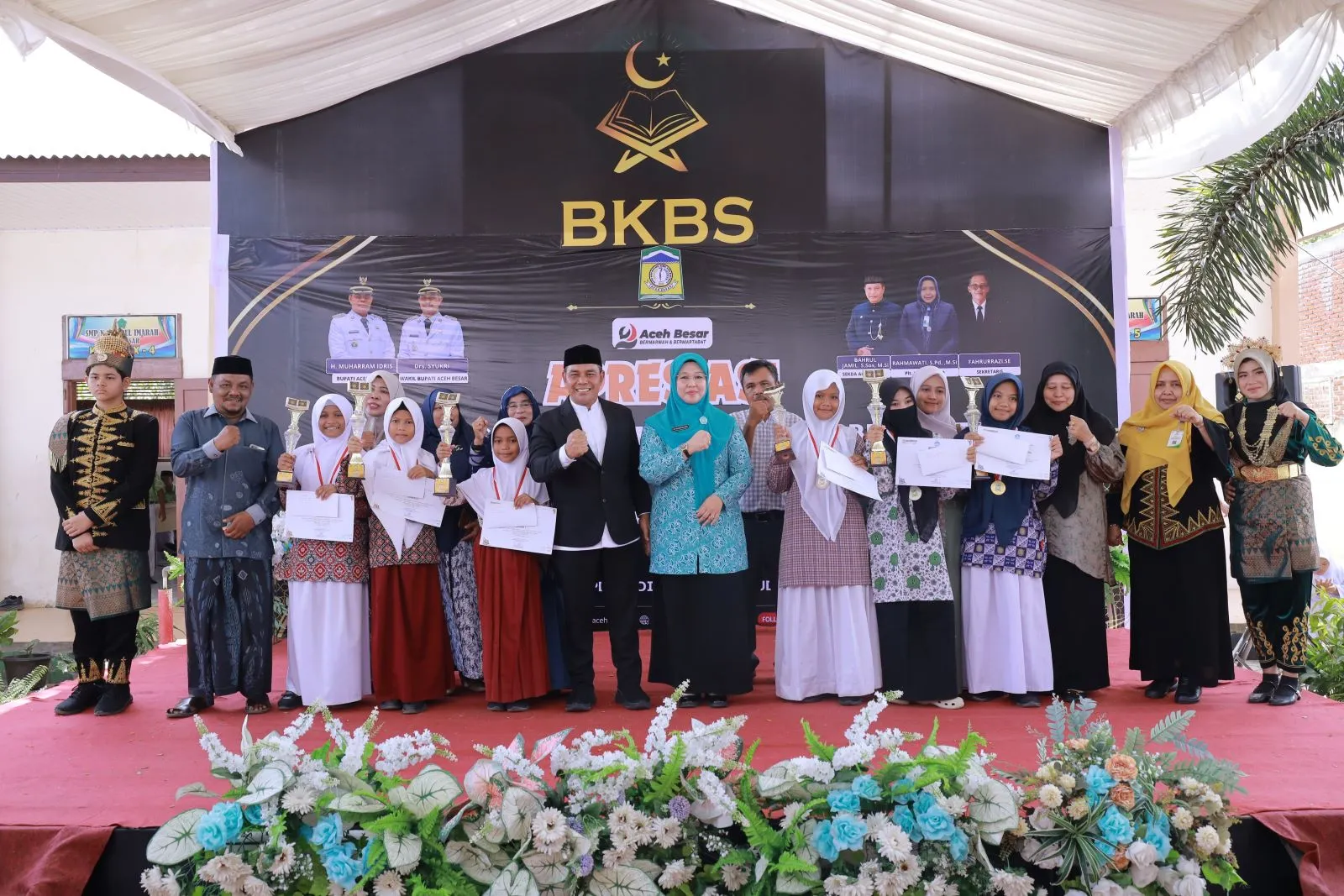 Serahkan Piala Juara Beut Kitab Bak Sikula, Muharram Komit Perkuat Pendidikan Karakter Islami