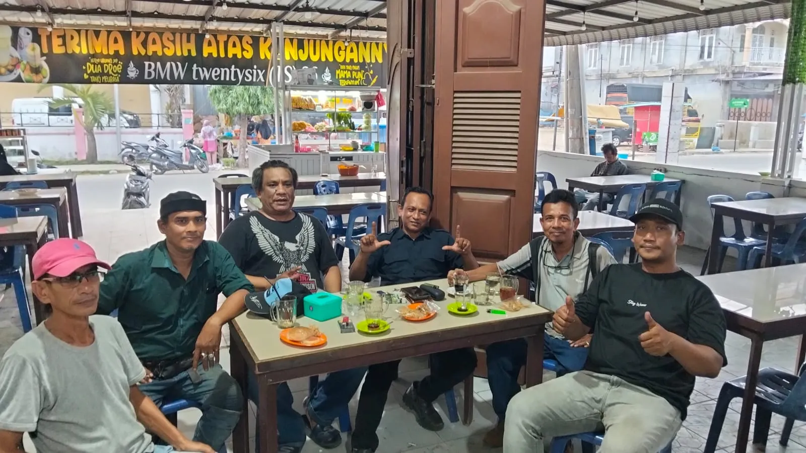 Ciptakan Kebersihan Pantai, Kadis LHK Lhokseumawe Rangkul FPL Teluk Samawi