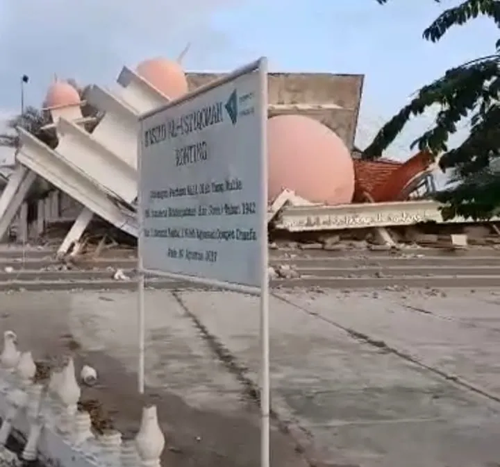 Gempa NTT 14 Orang Meninggal Dunia dan Puluhan Bangunan Rusak