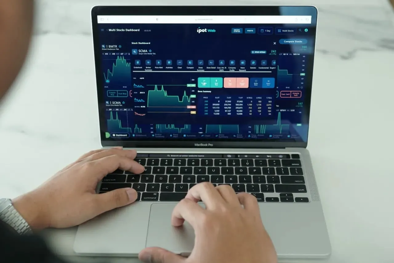 IHSG Kokoh di MA20, IPOT Jagokan EXCL, DSNG, BBNI dan XGLD