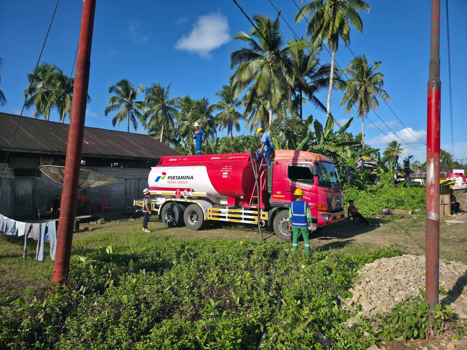 Pertamina Patra Niaga Regional Sumbagut Percepat Distribusi di Nias Selatan Imbas Perbaikan Jalan