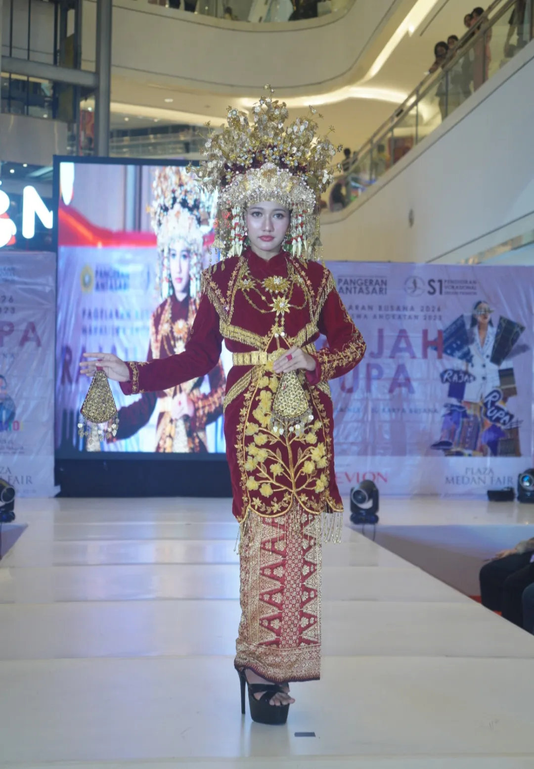 Mahasiswa STKIP Pangeran Antasari Unjuk Kreativitas di Pagelaran Busana 2026