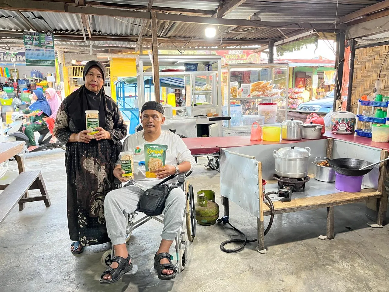 Dari Kursi Roda, Keripik Tempe Asyifa Menjadi Jalan Bertahan Hidup