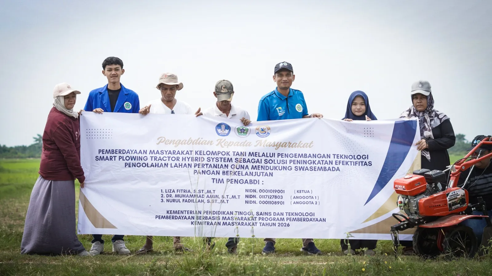 Tim PKM Universitas Samudra Implementasikan Smart Plowing Tractor Hybrid System di Aceh Tamiang