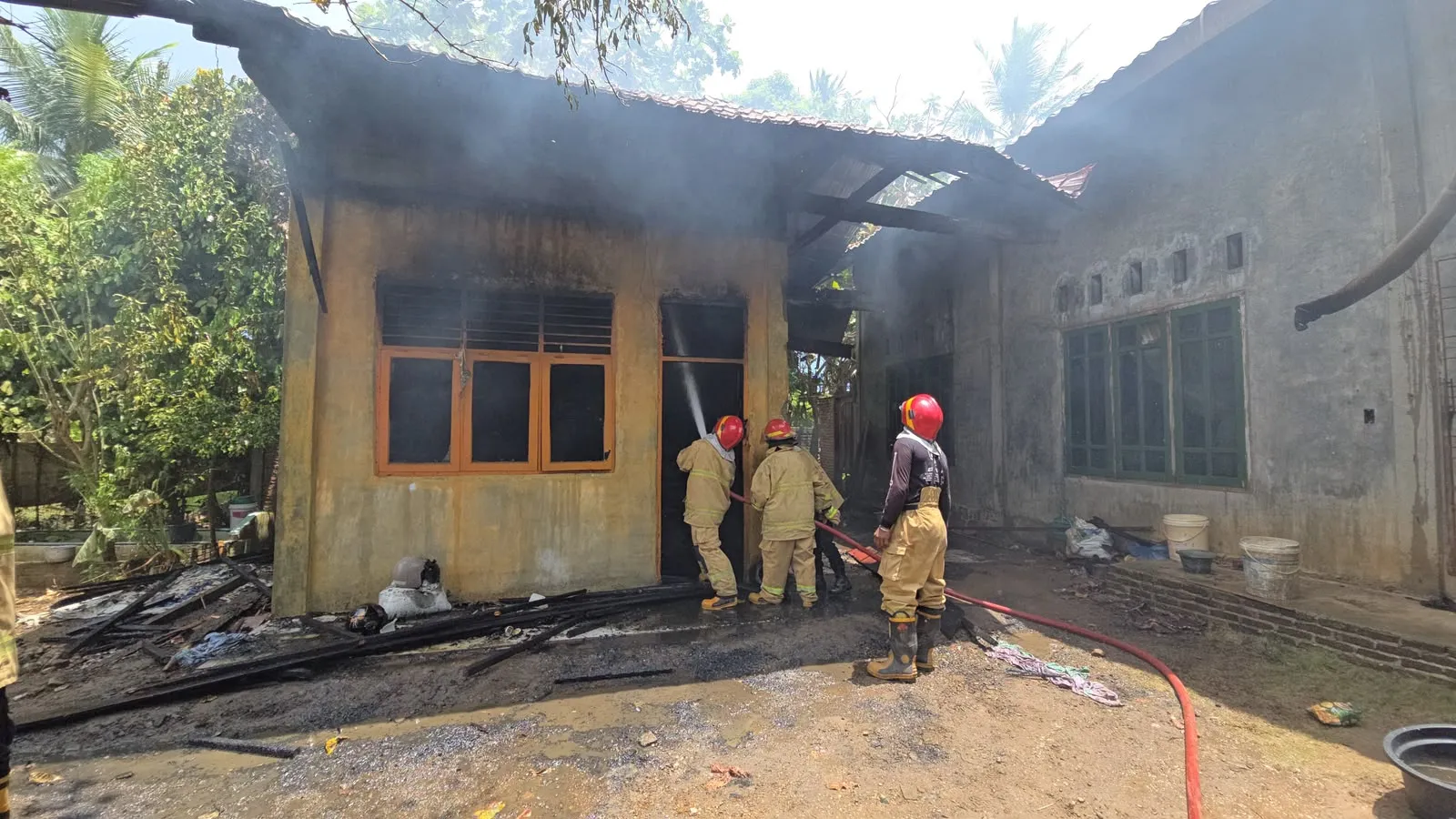 Kantor Dewan Guru Dayah Darul Halim di Aceh Besar Hangus Terbakar