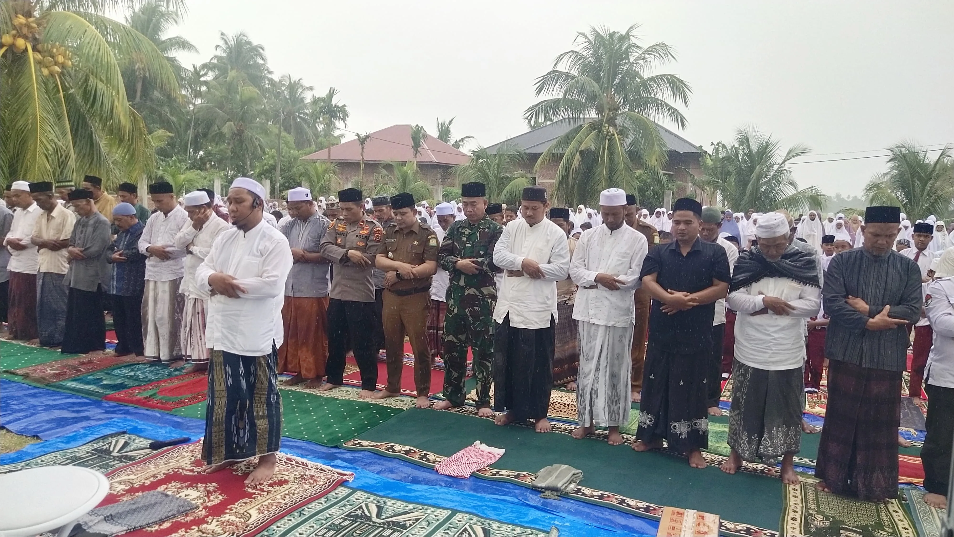 Ratusan Masyarakat Darul Kamal Gelar Shalat Istisqa, Hujan Turun Saat Doa Dipanjatkan