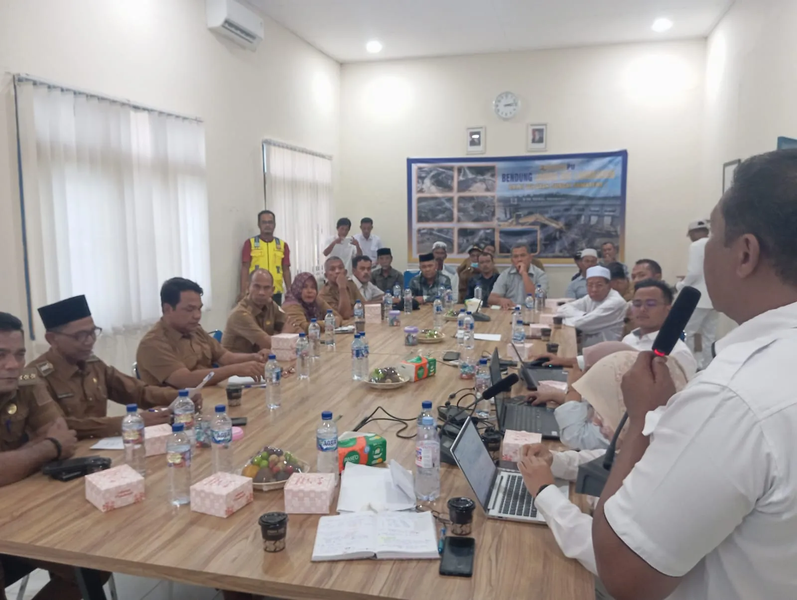 Pasca Banjir Besar, Sampah Kayu dan Sedimen Sumbat Penyaring Sampah Irigasi Jambo Aye